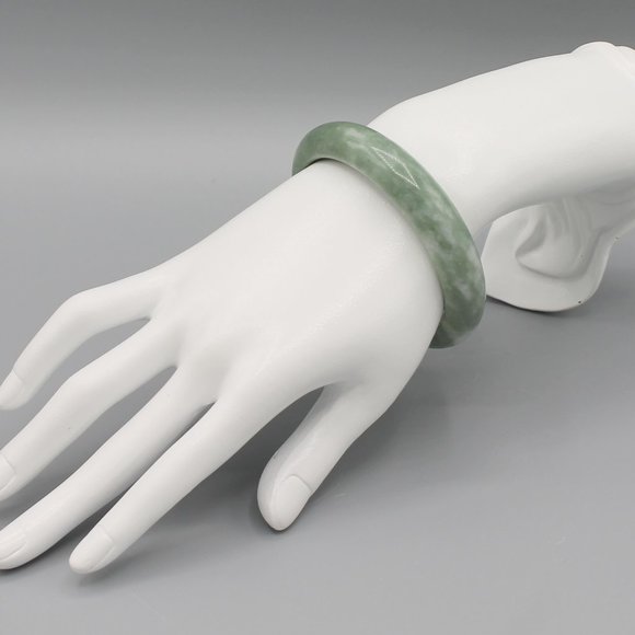 Green jade bangle bracelet natural stone - Picture 6 of 8